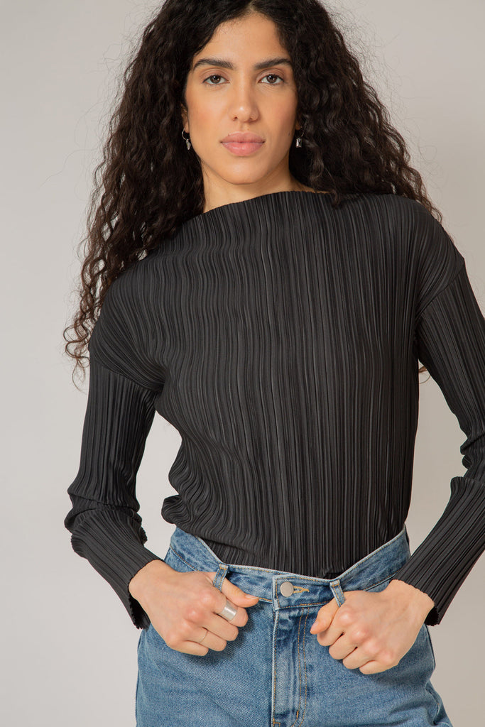 Black pleat ribbed wide neck top_1