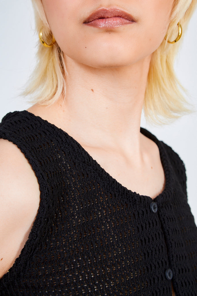 Black loose weave button front tank_4