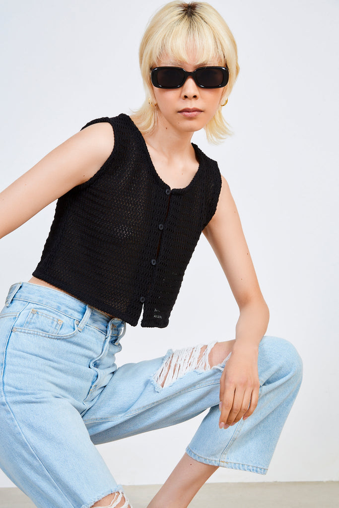 Black loose weave button front tank_5