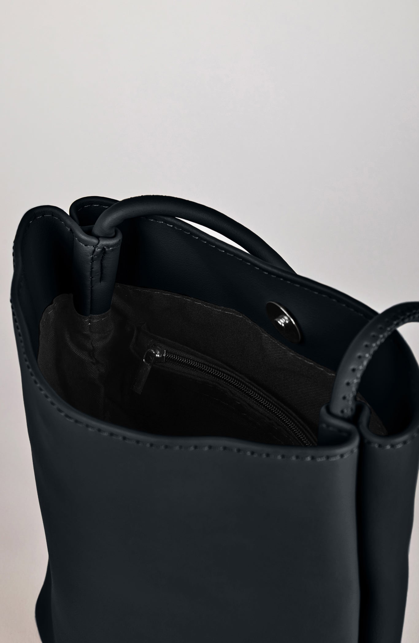 Black vegan leather small cross body bag_3