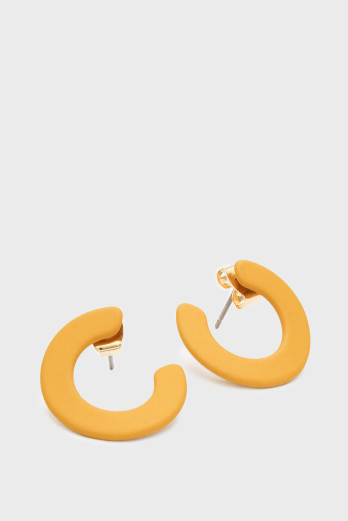 Mustard matte open circle stud earrings_1