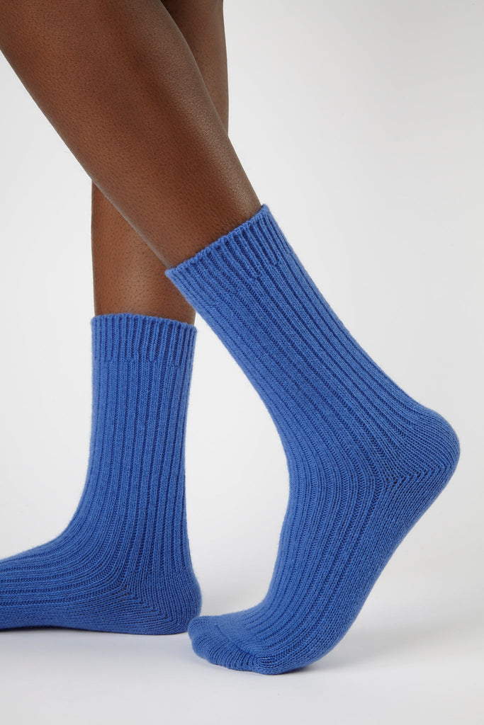 Bright blue thick ribbed cashmere blend socks_3