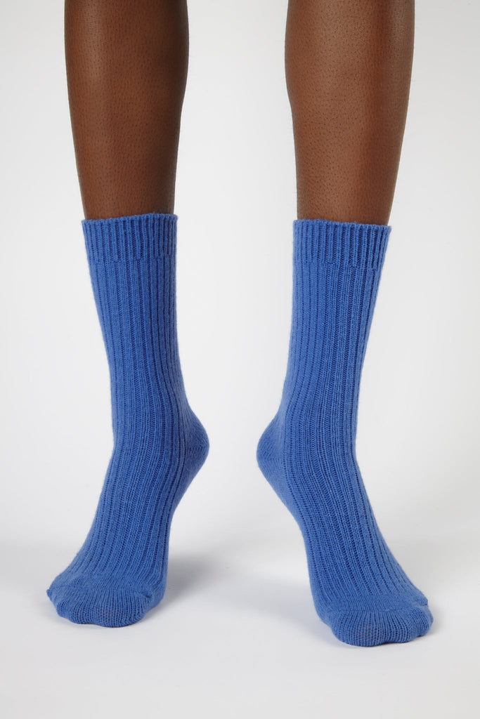 Bright blue thick ribbed cashmere blend socks_4
