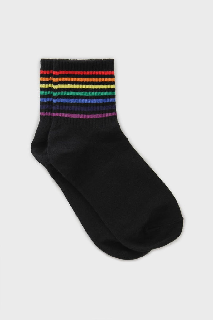 Black spaced rainbow ankle socks_1