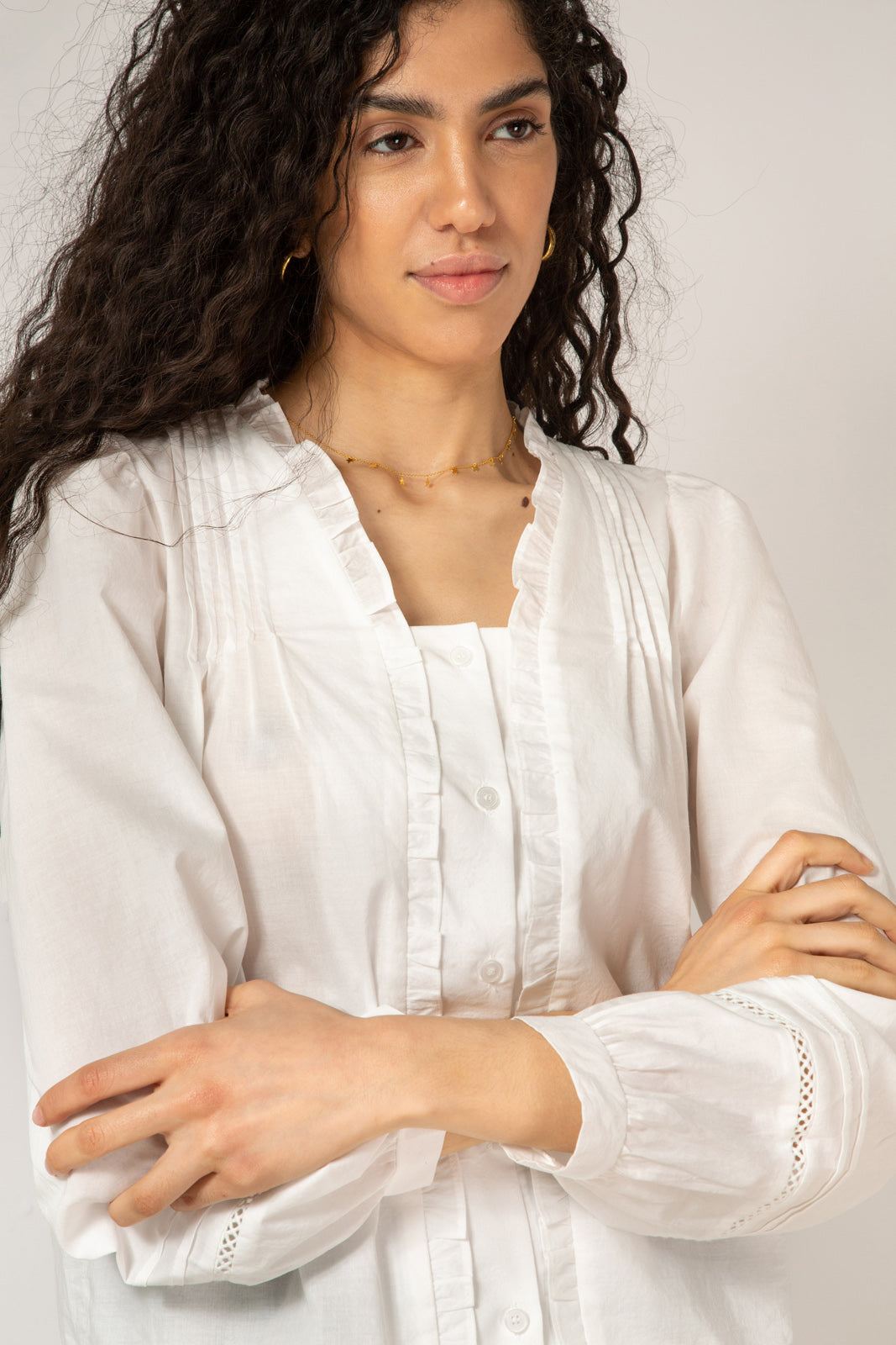 White ruffle trim blouse_9